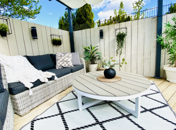 Batu Alam sebagai Pagar Taman